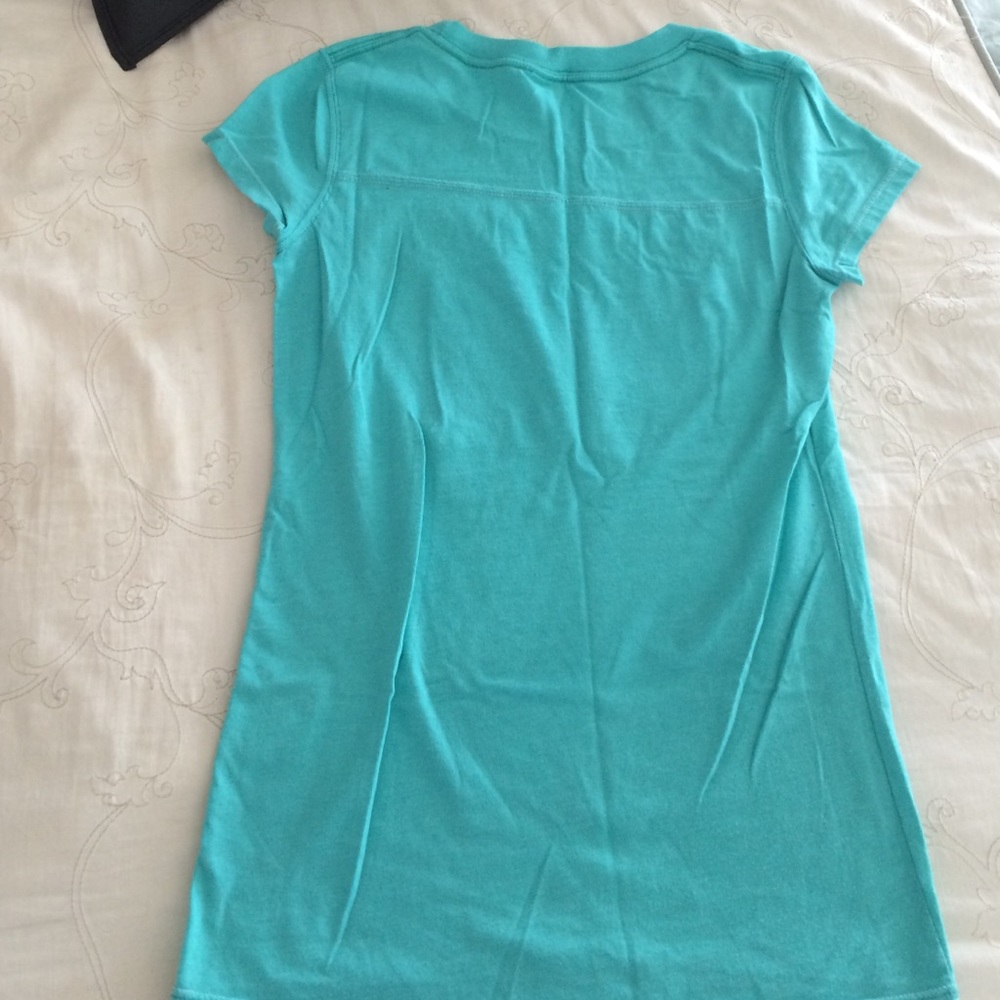 Hollister T - Picture 3 of 3